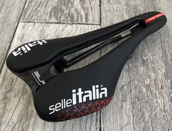 NOVÉ závodní TOP sedlo Selle Italia SLR Boost ProTeam kit carbonio Superflow