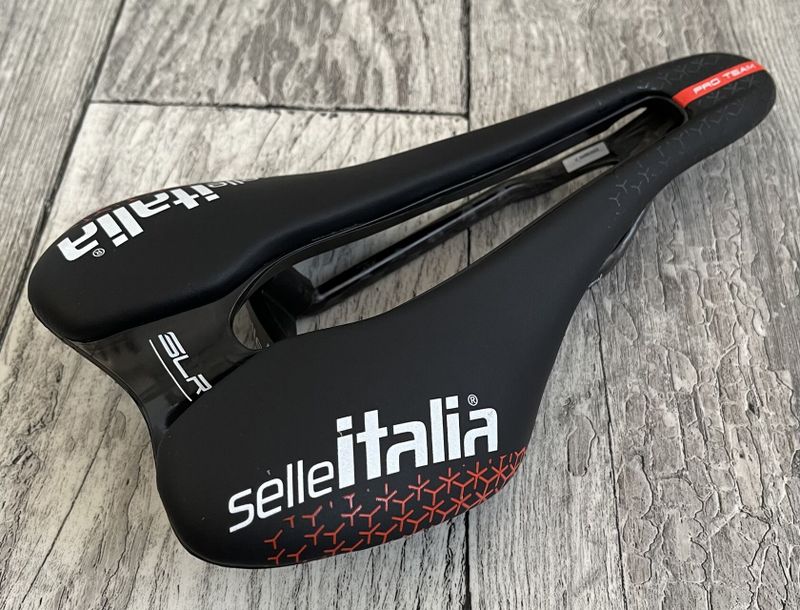 NOVÉ závodní TOP sedlo Selle Italia SLR Boost ProTeam kit carbonio Superflow