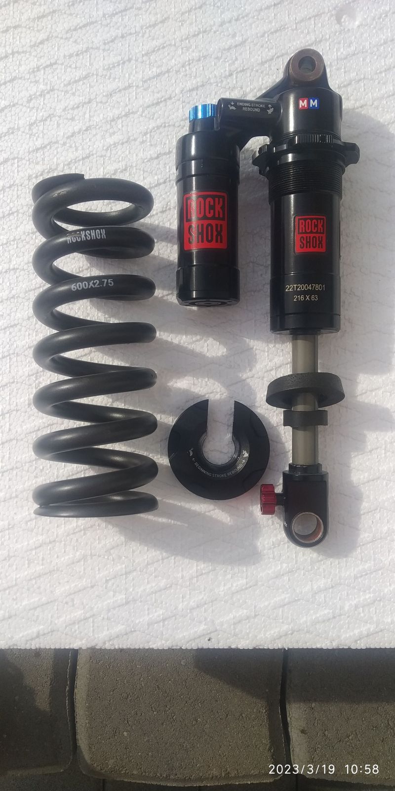 Tlumič Rock Shox Vivid r2c 