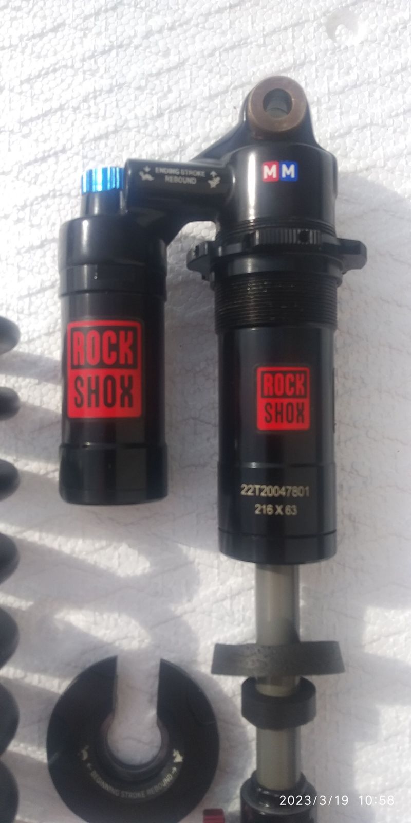 Tlumič Rock Shox Vivid r2c 