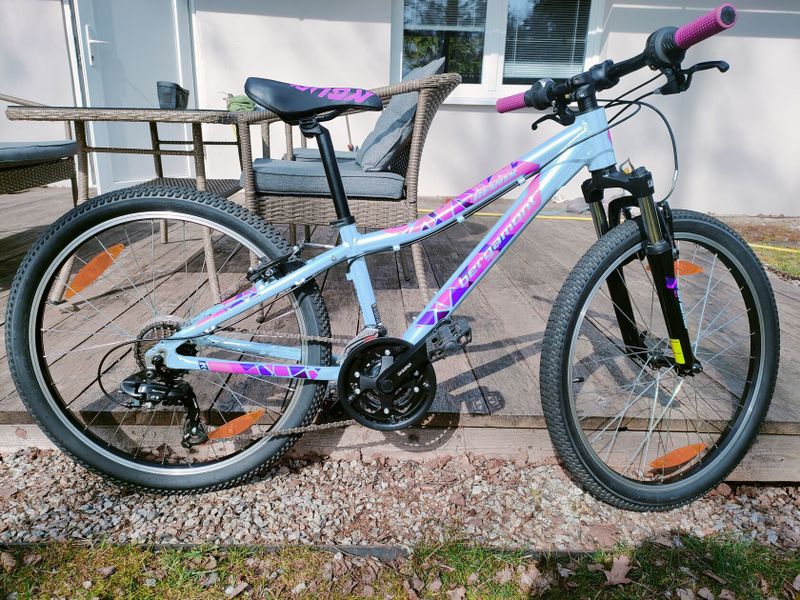 Prodám dívčí kolo Bergamont Revox 24"