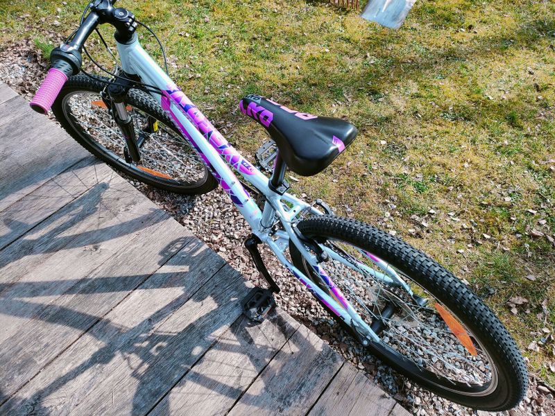 Prodám dívčí kolo Bergamont Revox 24"