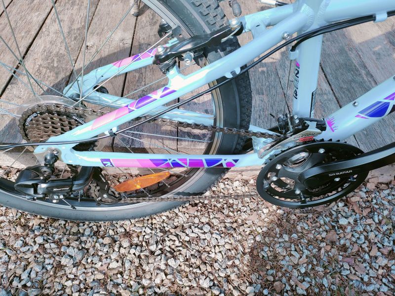 Prodám dívčí kolo Bergamont Revox 24"