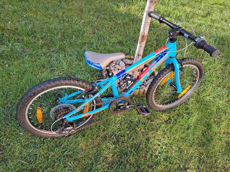 Dětské kolo CUBE KID 200 - kolo s výbornou váhou 9.9 kg a výbavou Shimano ...