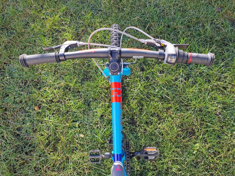 Dětské kolo CUBE KID 200 - kolo s výbornou váhou 9.9 kg a výbavou Shimano ...