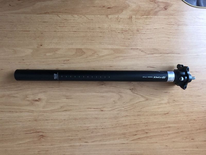 Sedlovka FORCE Basic P4.6 černá matná (27,2 mm; 400 mm)