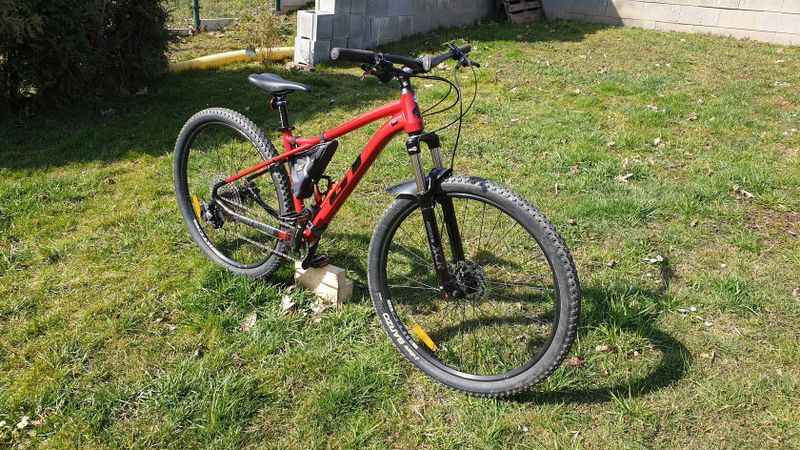 GT Avalanche Elite 29", vel. M + doplňky