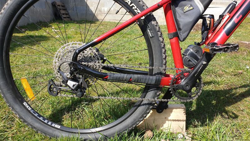 GT Avalanche Elite 29", vel. M + doplňky