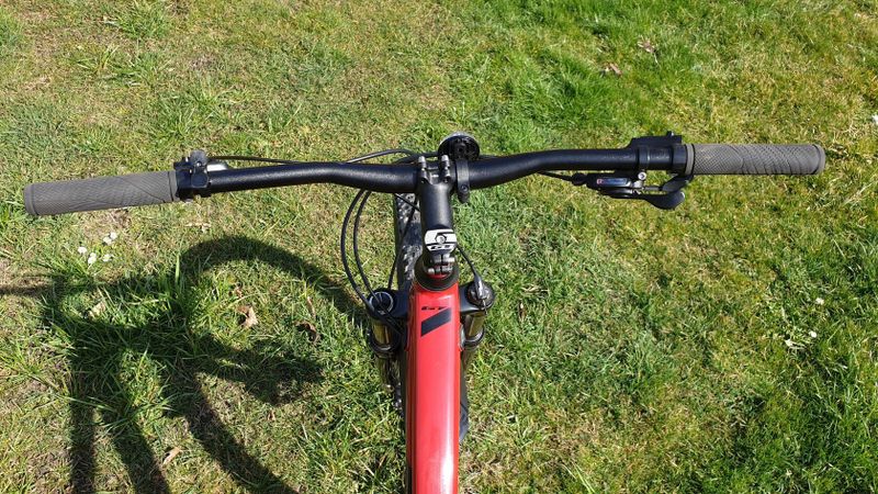 GT Avalanche Elite 29", vel. M + doplňky