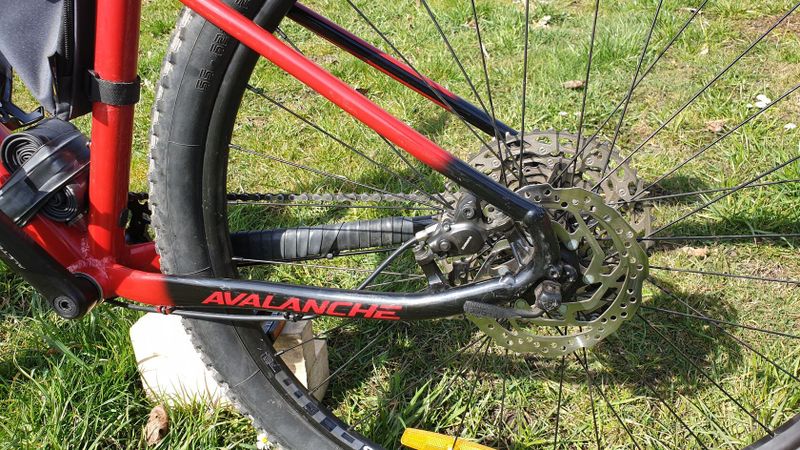 GT Avalanche Elite 29", vel. M + doplňky
