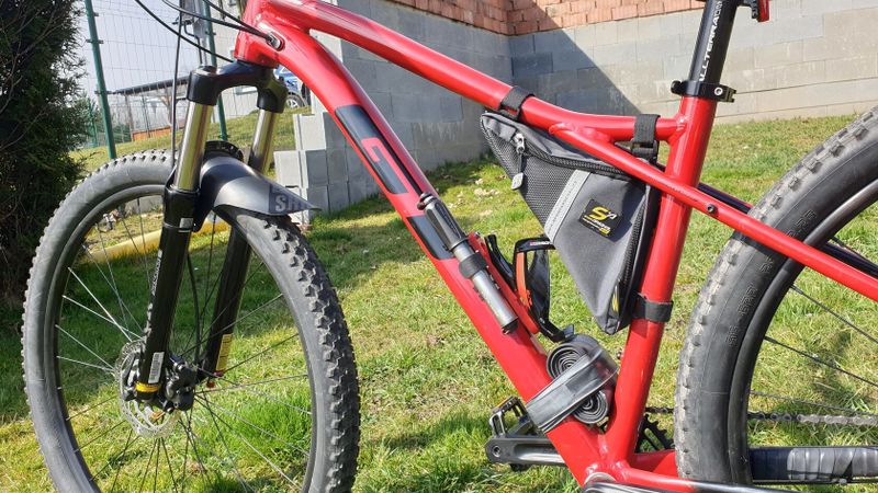 GT Avalanche Elite 29", vel. M + doplňky