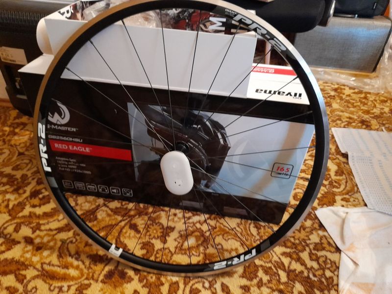NOVÁ zapletená kola Giant PR-2
