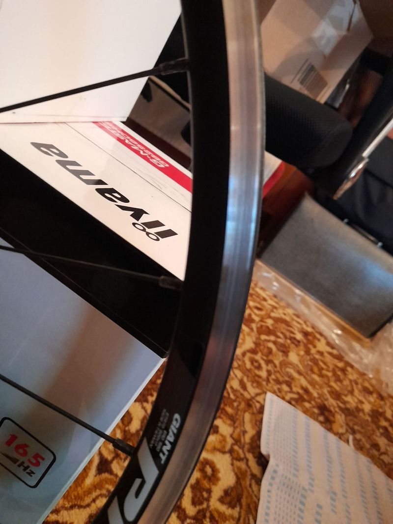 NOVÁ zapletená kola Giant PR-2