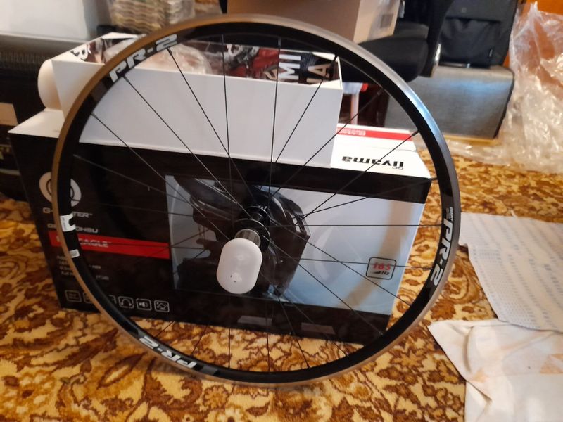 NOVÁ zapletená kola Giant PR-2