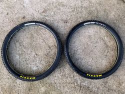 Sada MTB plášťů - Maxxis DHF 2,5 a Dissector 2,4 29' MaxxGrip