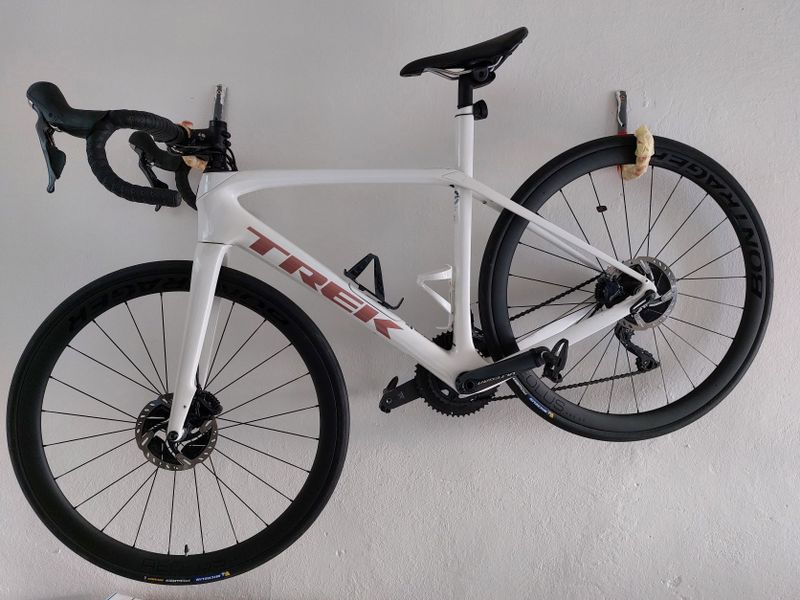 Prodej Trek Domane SL 6 crystal white - vel. 52 (164-172 cm), karbon