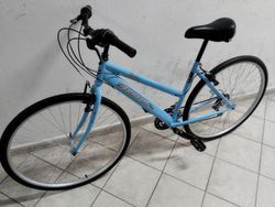 Starší renovované jízdní kolo krosové - trekingové dámské 28" Stratos
