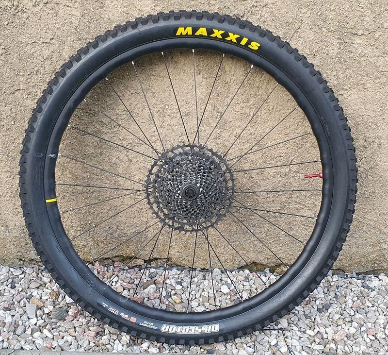 TREK TOP FUEL 9.7 + náhradní díly (viz popis)