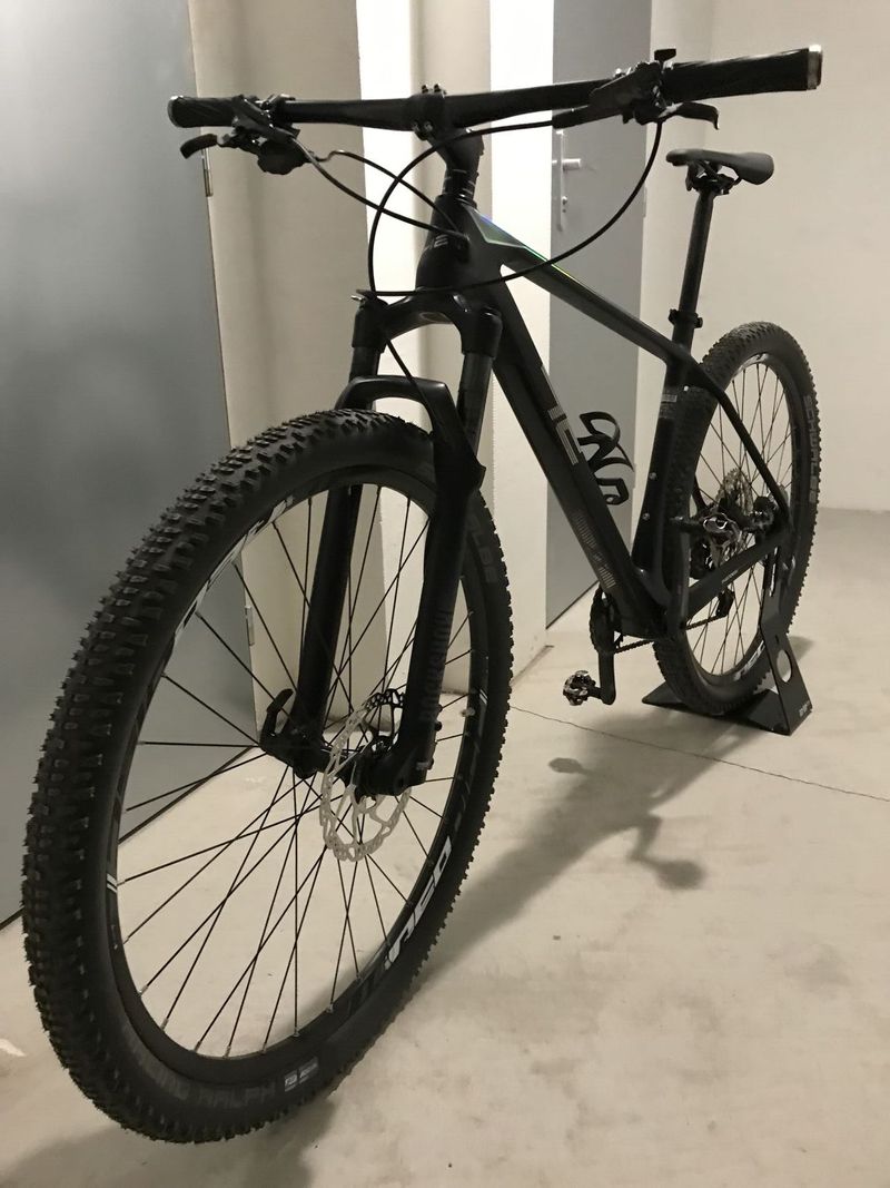 Prodám INEXXIS PRO - CARBON / HOLOGRAM