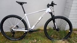 Superior XP 909 19" L 2022 gloss white/hologram black/red