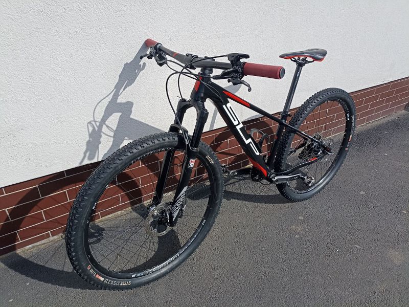 Prodám závodní žákovské kolo Superior Team 27 vel. 27,5" pro XC závody.