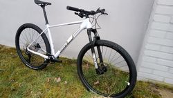 Superior XP 909 19" L 2022 gloss white/hologram black/red ZAMLUVENO
