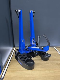 Centrovací stolice ParkTool PROFESSIONAL TS-2-2 včetně podstavce a redukcí na pevnou osu