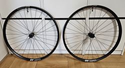 Zapletená kola DT SWISS XM 1700 Boost 29", ořech Shimano Microspline
