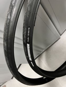 Dva nove plaste Maxxis Detonator 700x28c