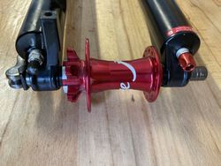 SR Suntour epicon X1 s nastavitelným zdvihem 130-160mm + náboj