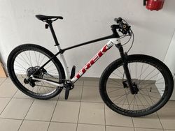 Trek Procaliber 9.7 - vše NOVÉ, použitý pouze rám+kola. Záruka 15m
