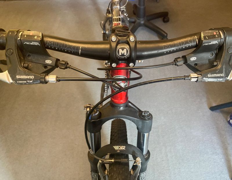 Horské kolo MONGOOSE PRO Newman 7.3 (USA)