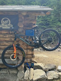 Santa Cruz Nomad V4 velikost L 