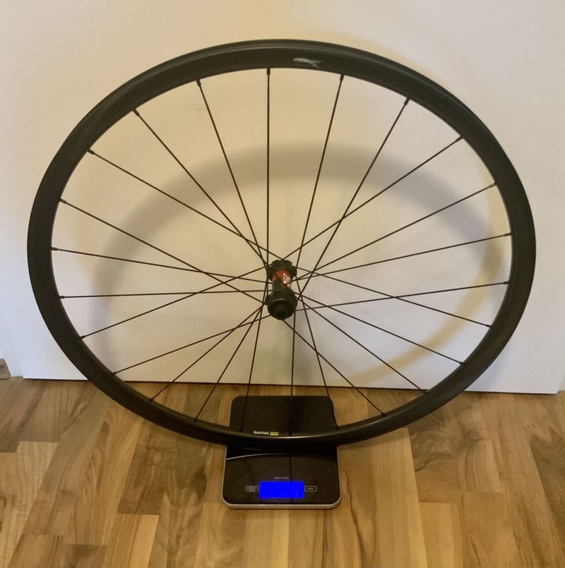 Nova karbonova kola Farsports, 1170g, naboje DT Swiss 240, draty Sapim CX-Ray, disk brake