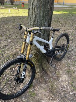 YT Tues 27 CF Pro Race Bike