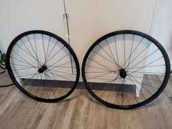 Silniční zapletená kola Syncros RP 2.0 DISC