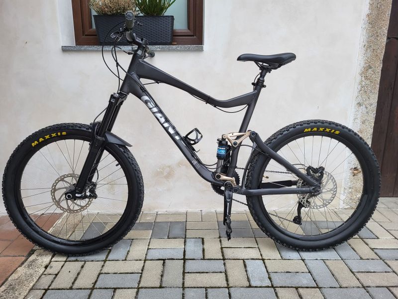 Celoodpružené kolo Giant Reign 1