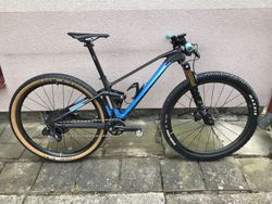 MONDRAKER F-PODIUM CARBON R 2022, CARBON/MARLIN BLUE, VE VELIKOSTI S!