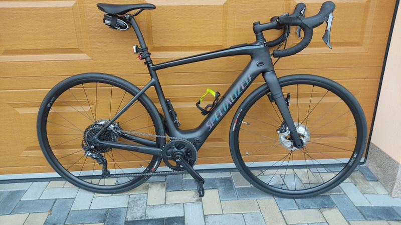 Silniční gravelové elektrokolo specialized