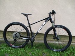 Nové kolo Apache Tuwan R3, vidlice Suntour Raidon air, Shimano Deore 1x12, pevné osy, ráfky DT Swiss