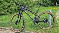 Superior TEAM XF 29 ISSUE R, vel. L (19“), kola DT Swiss XRC 1200 Spline