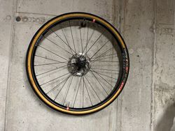 WTB, Zapletena alu silnicni/cross diskova kola center lock,12x100, 12x142 pro pevne osy