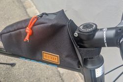 Brašna na kolo Restrap Bolt on Top tube Bag - černá