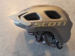 Helma Scott Vivo Plus velikost M, zakoupená v listopadu 22, 2x použitá