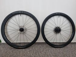Nová zapletená kola Giant PX2 s nasazenými plášti Giant Crosscut AT 1 38–622