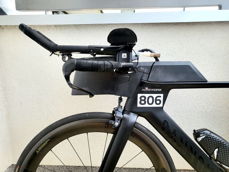 Karbonové silniční triatlonové/TT kolo Canyon Speedmax CF 8 s Shimano Ultegra Di2, wattmetrem...