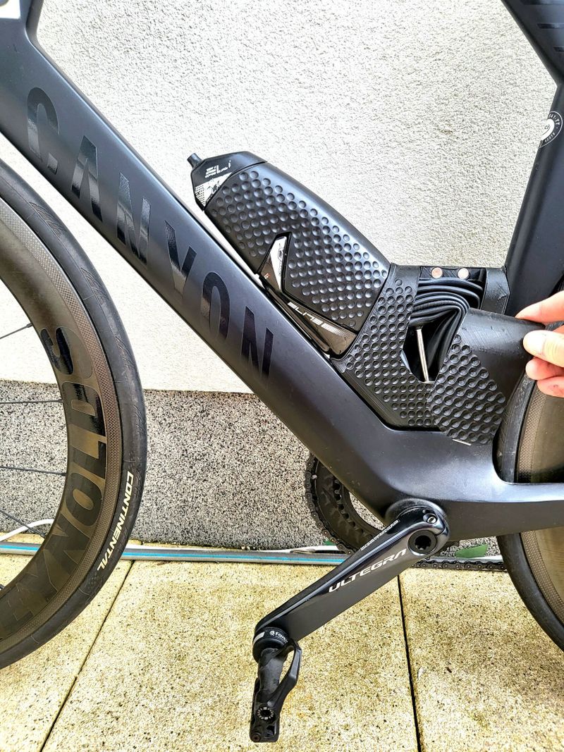 Karbonové silniční triatlonové/TT kolo Canyon Speedmax CF 8 s Shimano Ultegra Di2, wattmetrem...