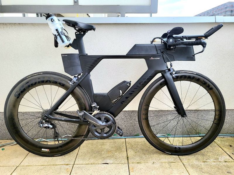 Karbonové silniční triatlonové/TT kolo Canyon Speedmax CF 8 s Shimano Ultegra Di2, wattmetrem...
