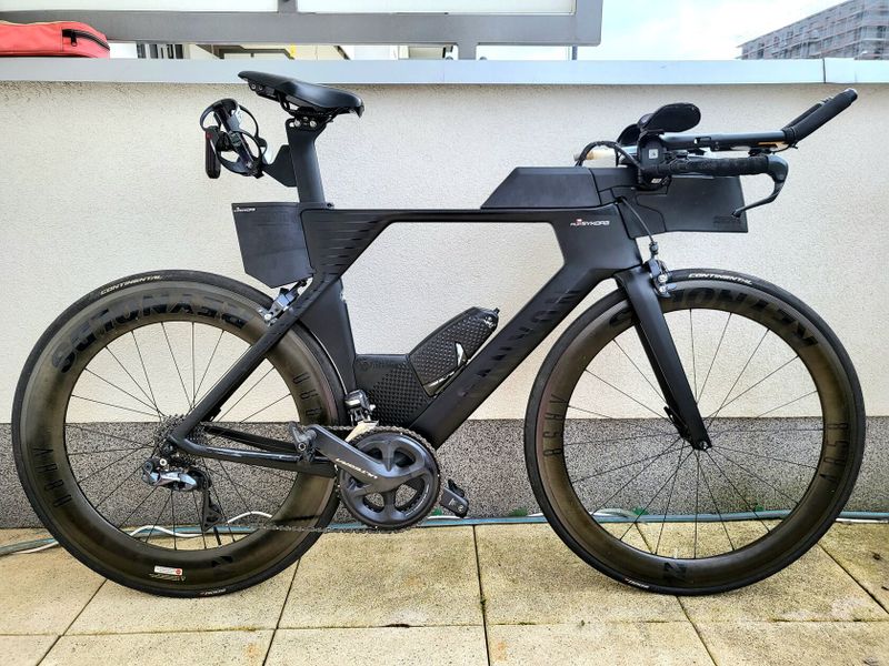 Karbonové silniční triatlonové/TT kolo Canyon Speedmax CF 8 s Shimano Ultegra Di2, wattmetrem...