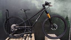 NOVÝ KUbikes 24S MTB Disc - Shimano Deore, vzduch. vidlice, 9,6kg